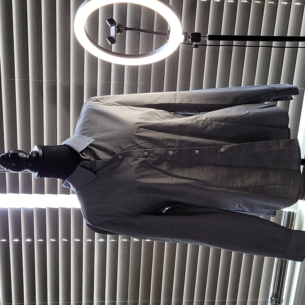 NWOT, Gray fitted long sleeved collar button down shirt.